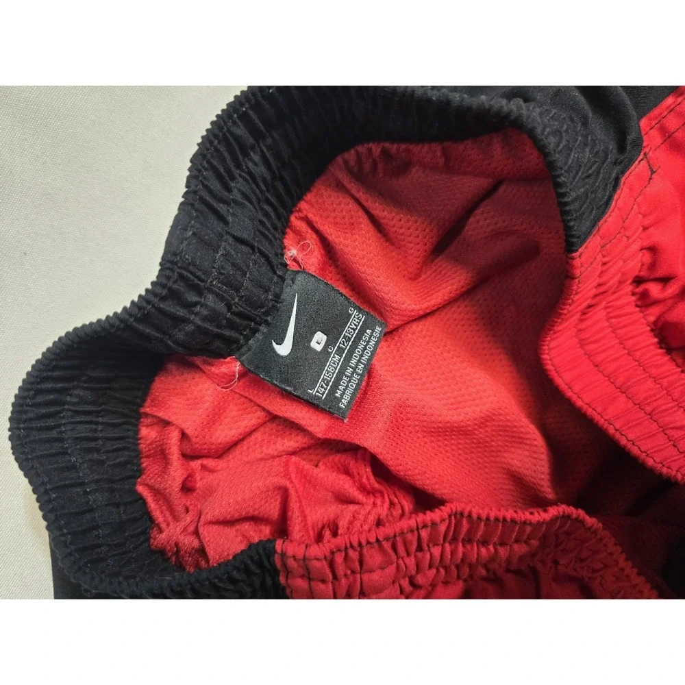 Nike Boy's Athletic Shorts Tshirt Size L Youth Multicolor Lot Of‎ 4
